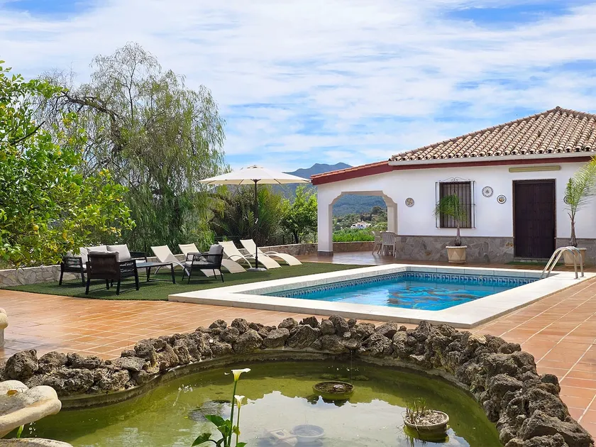 Privat villa med jacuzzi i Guaro - Image 1