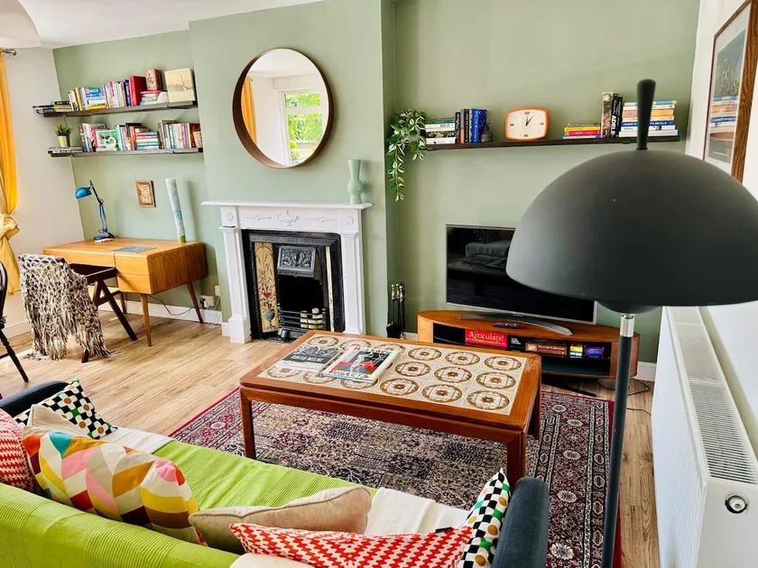 Modern Flat at Selden House - Image 1