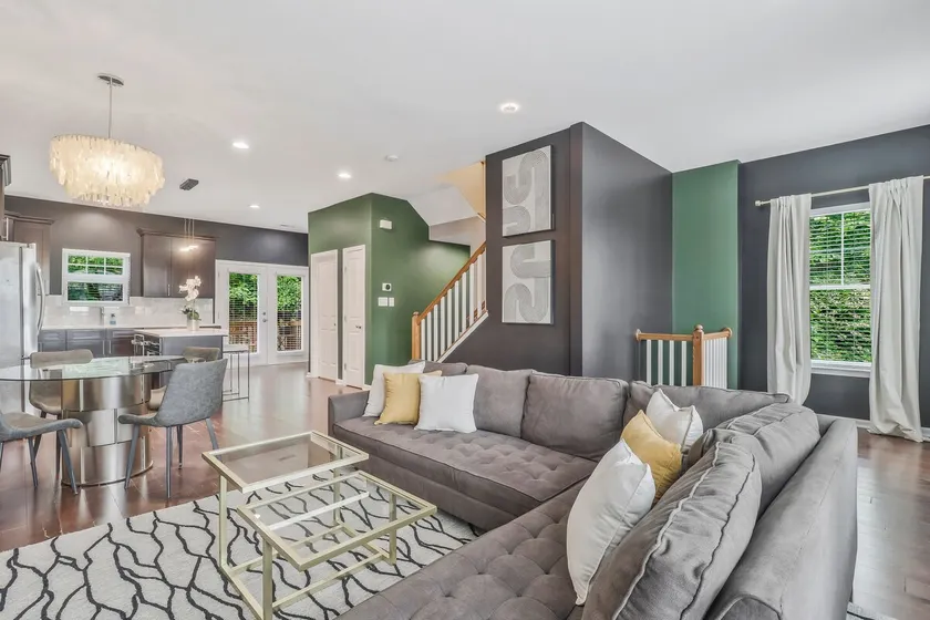 ”Chic” DC Townhome w/ Parking - Image 1