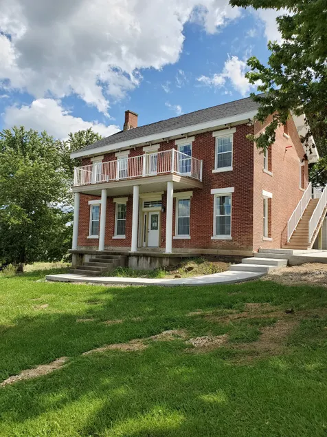 It's a Brick House - on the 2nd Floor - Image 1
