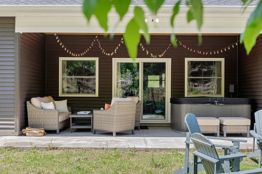 Tranquil Retreat: Hot Tub & Fire Pit! - Image 1