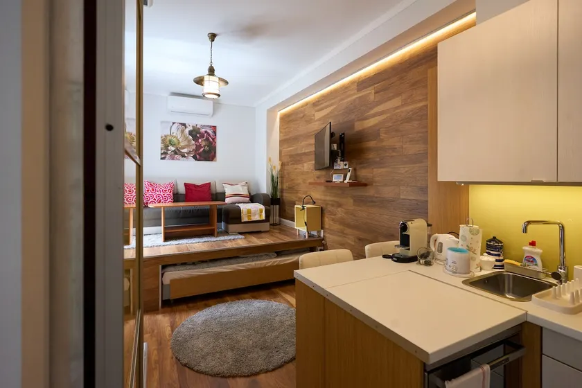 Giselle Apartment with Private Parking by Staymood Holidays - Image 1