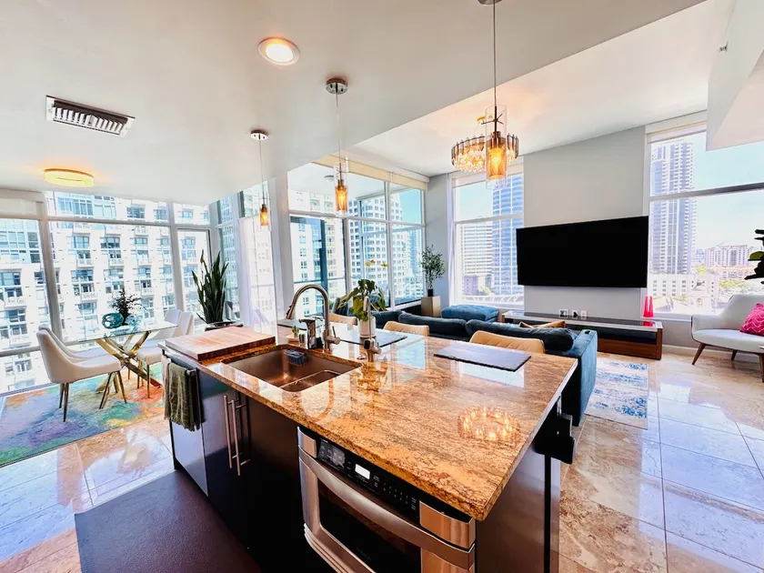 15th-Floor Luxury Condo in Little Italy - Image 1