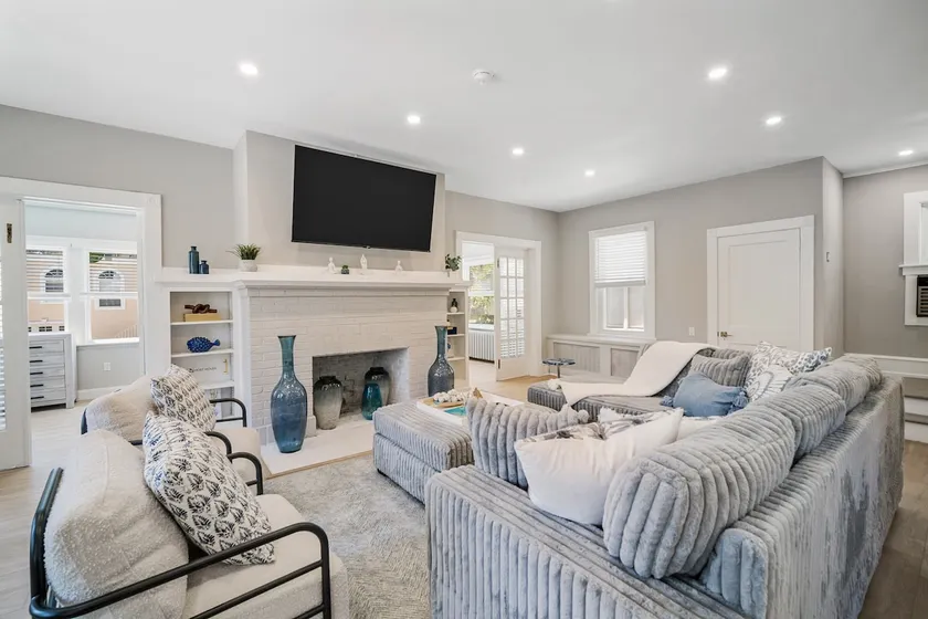 Brand New 6BR - Sleeps 15 - 1.5 Blocks to Beach - Image 1