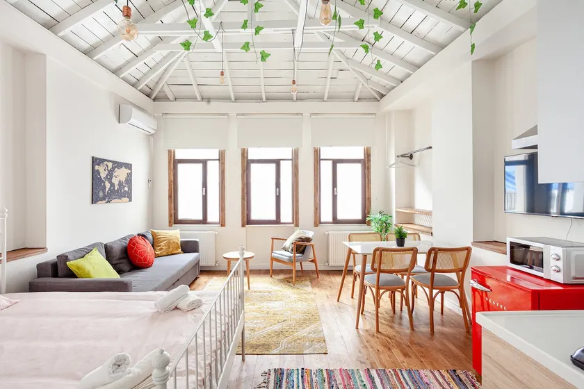 Apt. 4 People With High Ceilings - Image 1