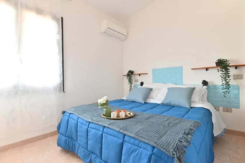 IzzHome Escape 1 - Image 1
