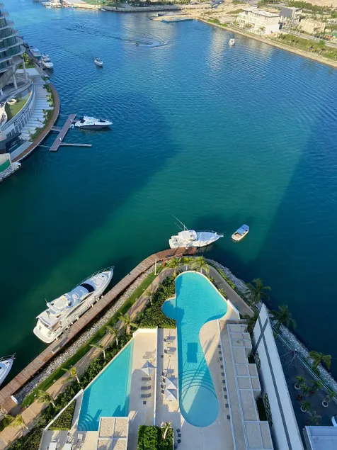 Luxury 2BR Apartment in Marina Condos - Image 1