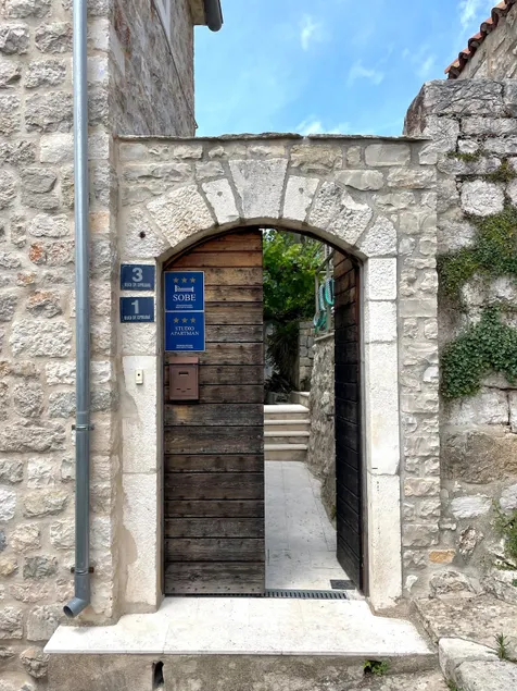 Stone house on Vis - Image 1