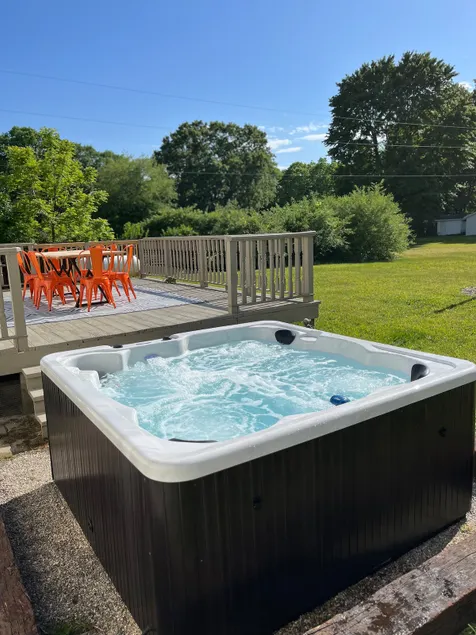 NEW LISTING—-UNION PIER PERFECTION—HOT TUB, FIRE PIT, WALK TO LAKE!! - Image 1