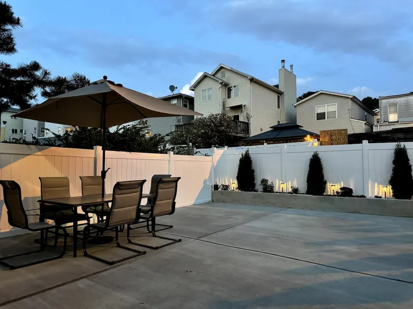 Luxurious 4BD APT EV Parking - Image 1