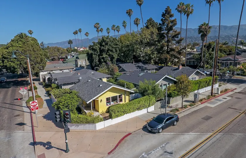 Cute 1BD House - Walk Downtown! - Image 1