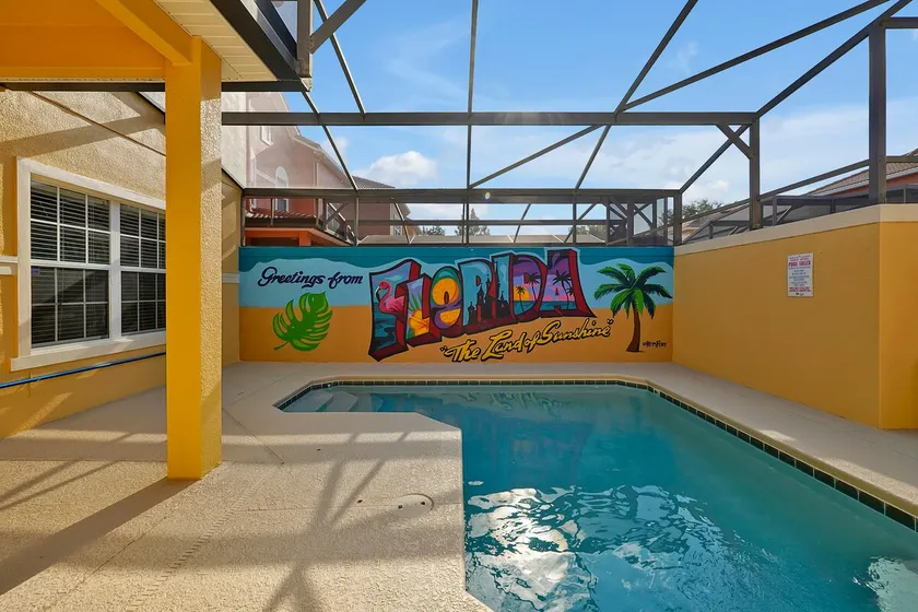 Trendy Retreat - Great Location - Fully Loaded - Image 1