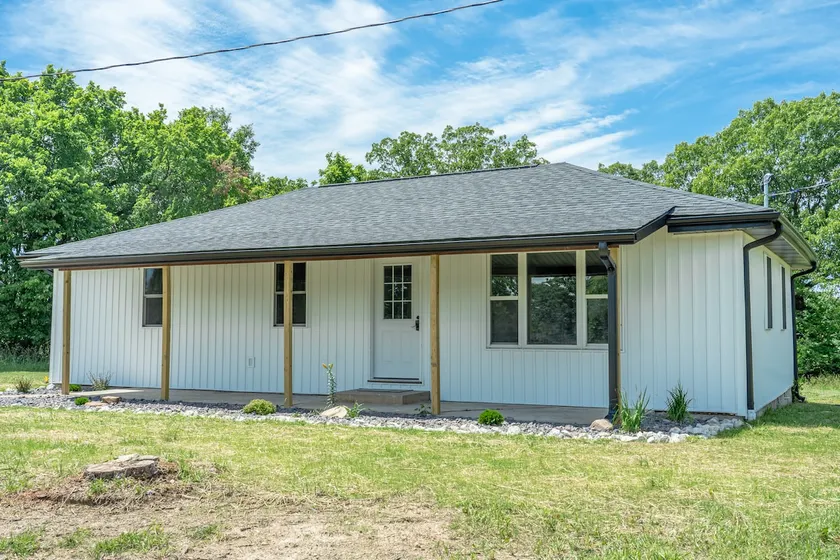 Farmhouse Retreat near Bennett Springs Park - Image 1