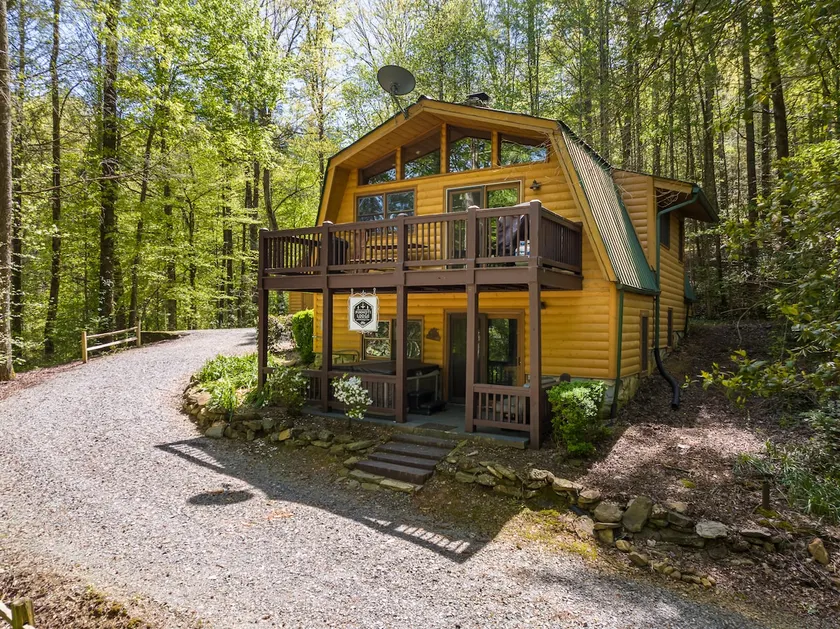 Pinhoti Lodge Cabin with hot tub in the mountains - Image 1