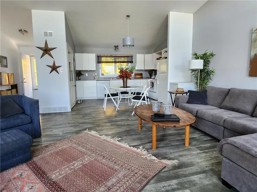 Cozy Family Waterfront Cottage - Image 1