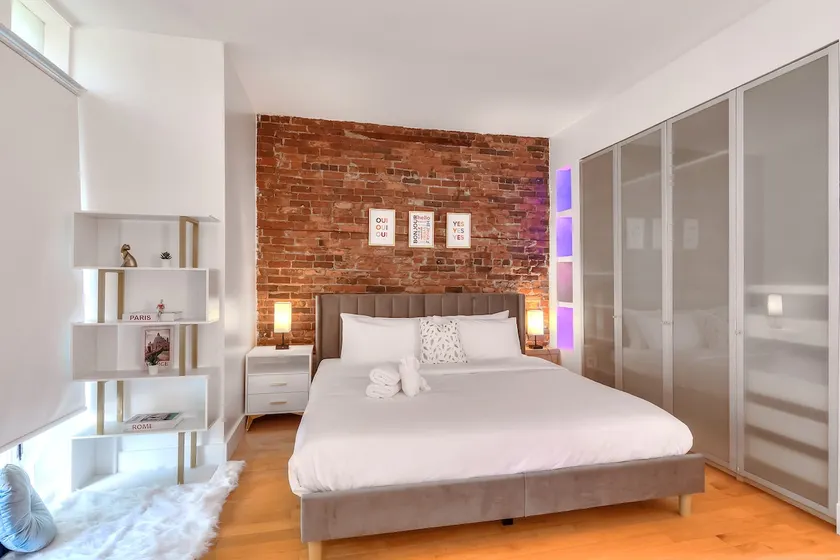 Loft The White Pearl Plateau-Mont-Royal 3 Beds - Image 1