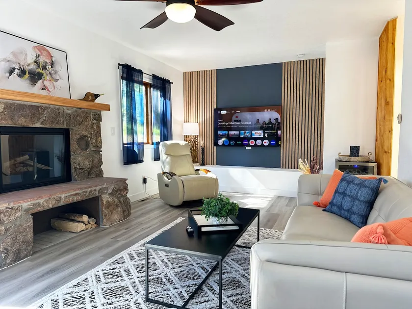 Whispering pines 2 Bedroom suite - Image 1