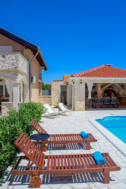 Holiday home Bevanda - Image 1
