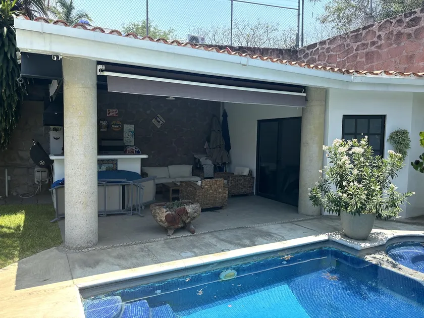 Bungalow with a palapa and access to a private pool - Image 1