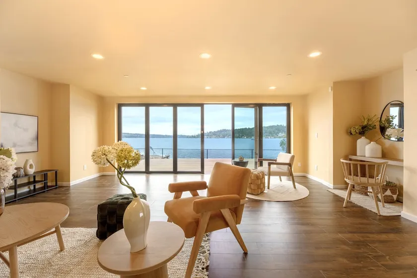 1BR 2BA Lower Unit with Lake Access - Prime Spot - Image 1