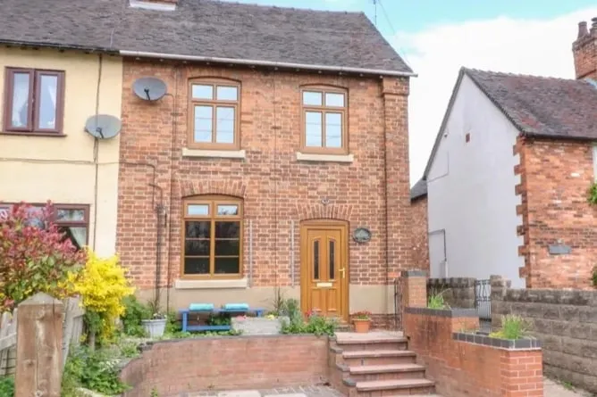 Charming 3 Bed Cottage sleeps 5 - Image 1