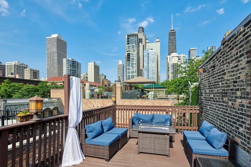 Private Downtown Retreat with Rooftop Oasis - Image 1