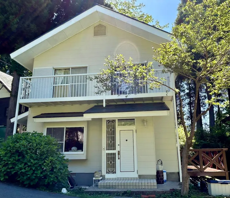 A private highland villa with a natural hot spring. 5 minutes by car to Kurokawa Onsen, Wi-Fi & parking, just under 900 meters above sea level - Image 1