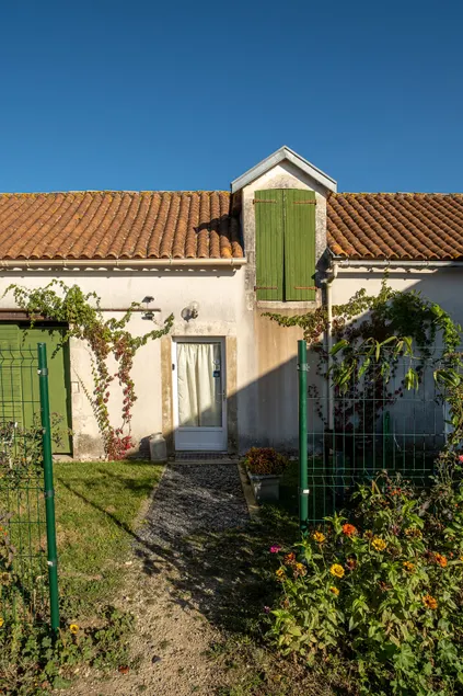 Comfort, quiet and air-conditioning close to the ocean - Image 1