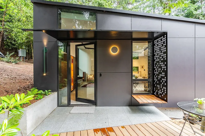 Hip Studio Central Bellevue - Image 1
