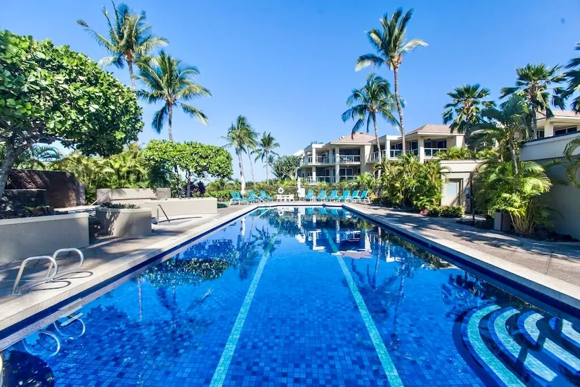 Walk to beach! Pool, AC, Views! - Image 1