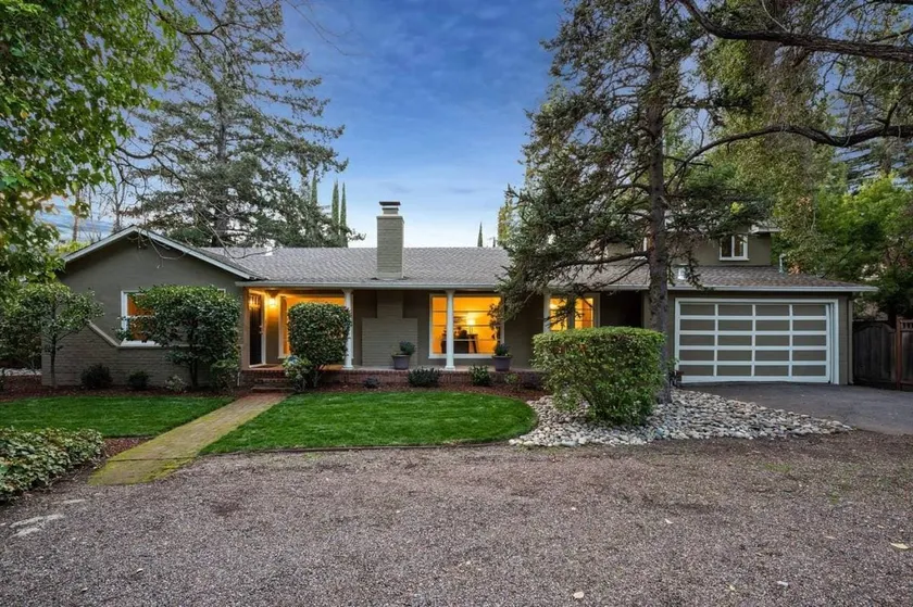 Serene & Charming Home in Atherton border - Image 1