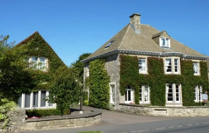 Courtyard Cottage - Image 1