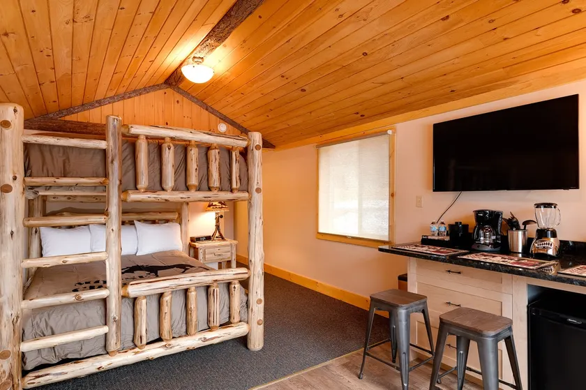 Deluxe Studio Cabin | Queen-over-Queen Bunk - Image 1