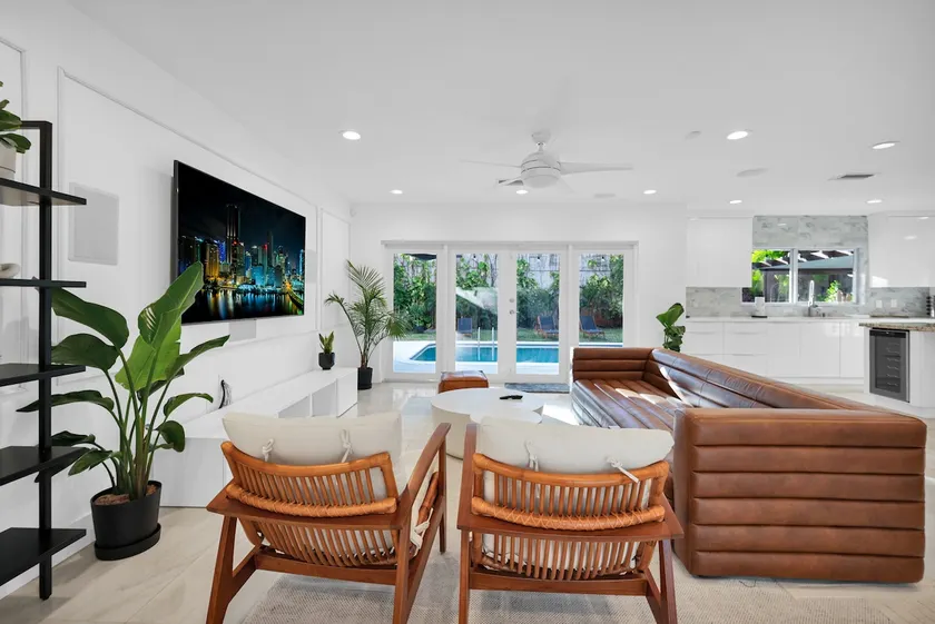 Villa Capri 4BR–Luxury Near Aventura Mall & Beache - Image 1