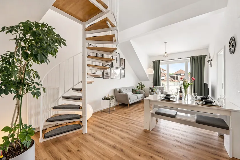 5-room apartment | 2 bathrooms & free parking - Image 1