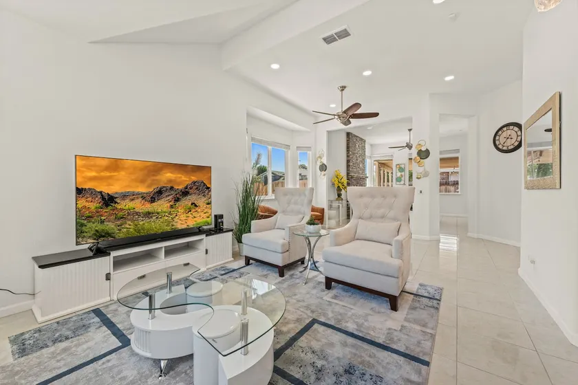 Family Oasis: Modern 4-Bedroom Escape” - Image 1