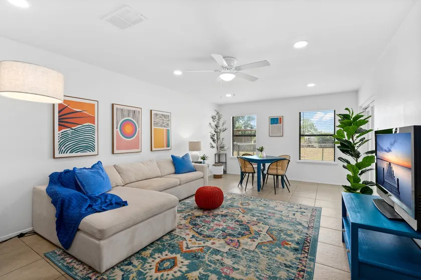 2 King Beds - Comal Hip Haven - Image 1