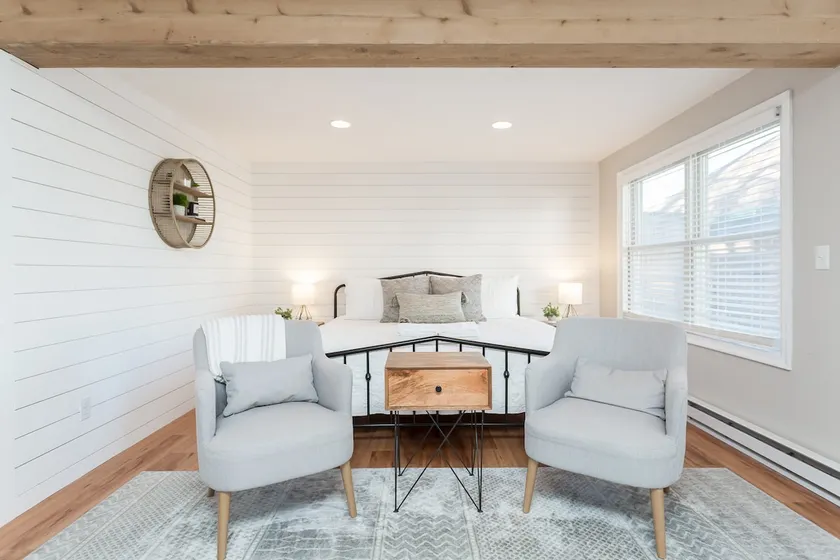Spacious Historic Studio | 65in TV | Downtown - Image 1