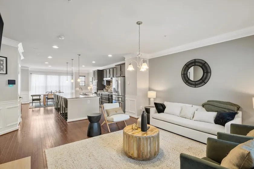 Spacious Upscale Townhome Near Hanover and BWI - Image 1
