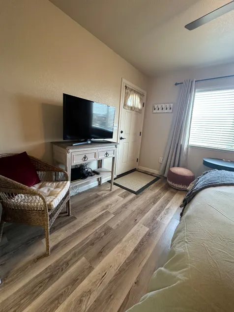 Sagewood Hideaway- close to town - Image 1