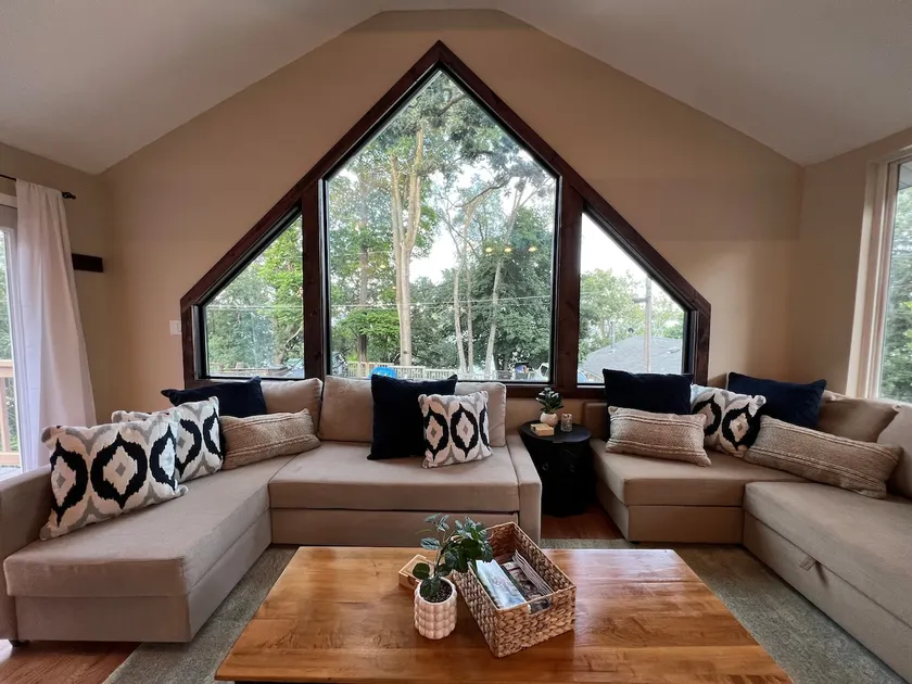 Blue Lakeview Home - Image 1