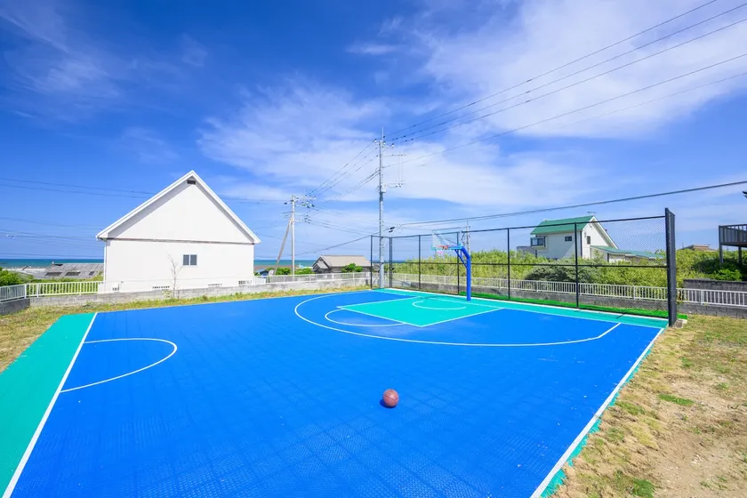 Sleeps 20 people! Villa with a sea breeze feel / large sauna / basketball court / BBQ / just a short walk to the sea / Z001 - Image 1