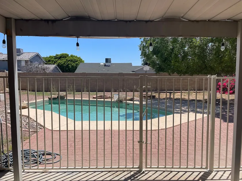 Beautiful spacious remodeled home w pool & patio - Image 1