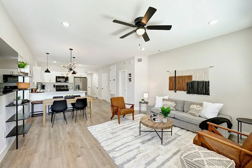 Contemporary 2BR| Free Parking & Fast WiFi Near DT - Image 1