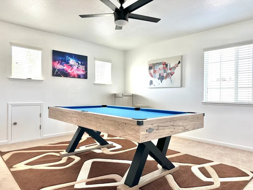 Spacious Family Home, Beautiful Yard & Game Room - Image 1