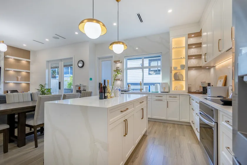 5 BR Brand New Luxurious White Rock Spacious Home - Image 1