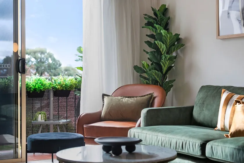 Stylish Urban Retreat on Eden - Image 1