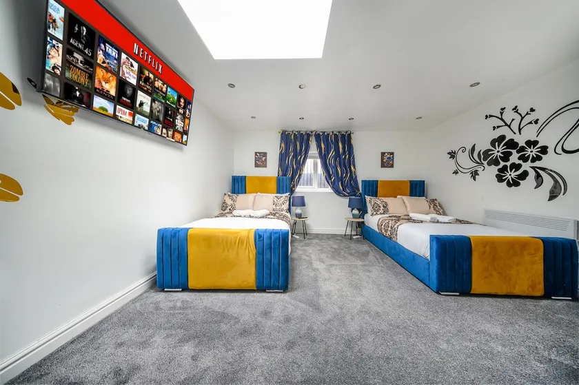 16FM For your Relaxed & Cosy stay with Free Parking and Free Wifi - Image 1
