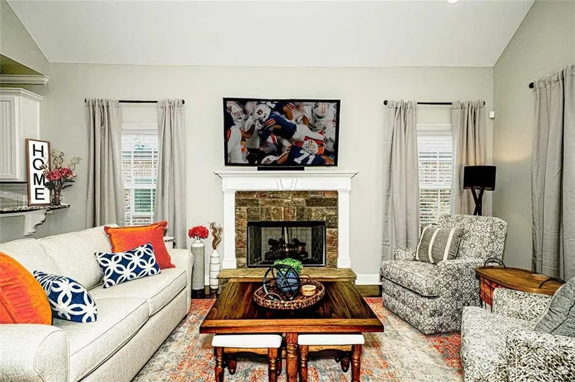 Loveliest Home on the Plains - Image 1