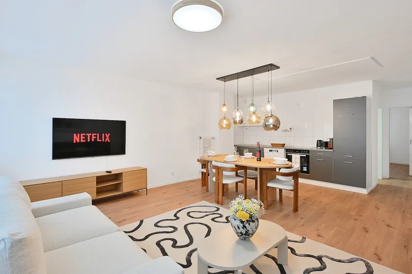 Chic and Spacious 2-Room Apt in Wuppertal Center - Image 1